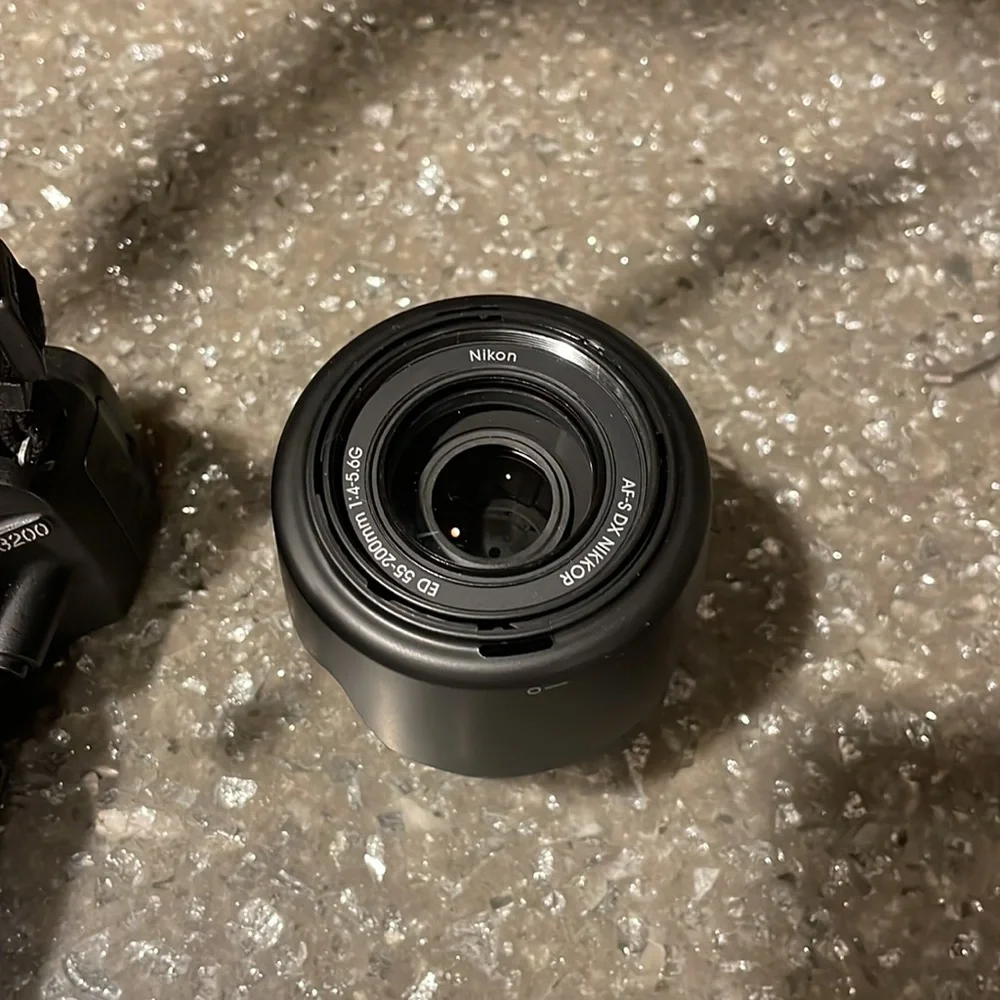 Nikon camera D3200 with extra lens